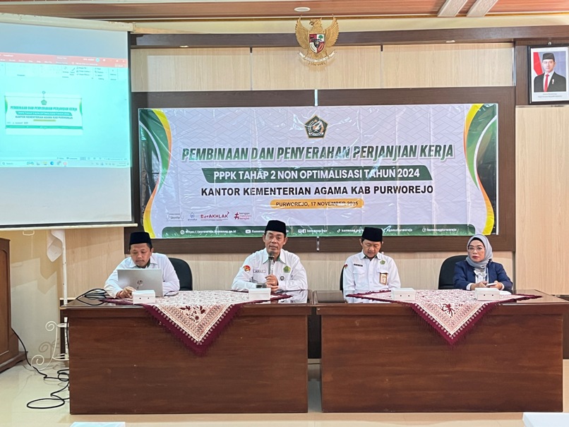 Kemenag Serahkan Perjanjian Kerja untuk PPPK